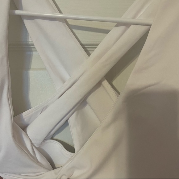 Fabletics Oasis Twist Sports Bra in White - Picture 3 of 8